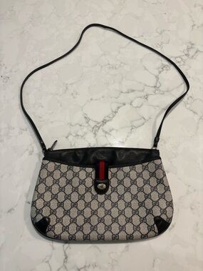 Gucci vintage Sherry line cross body bag.  Blue.